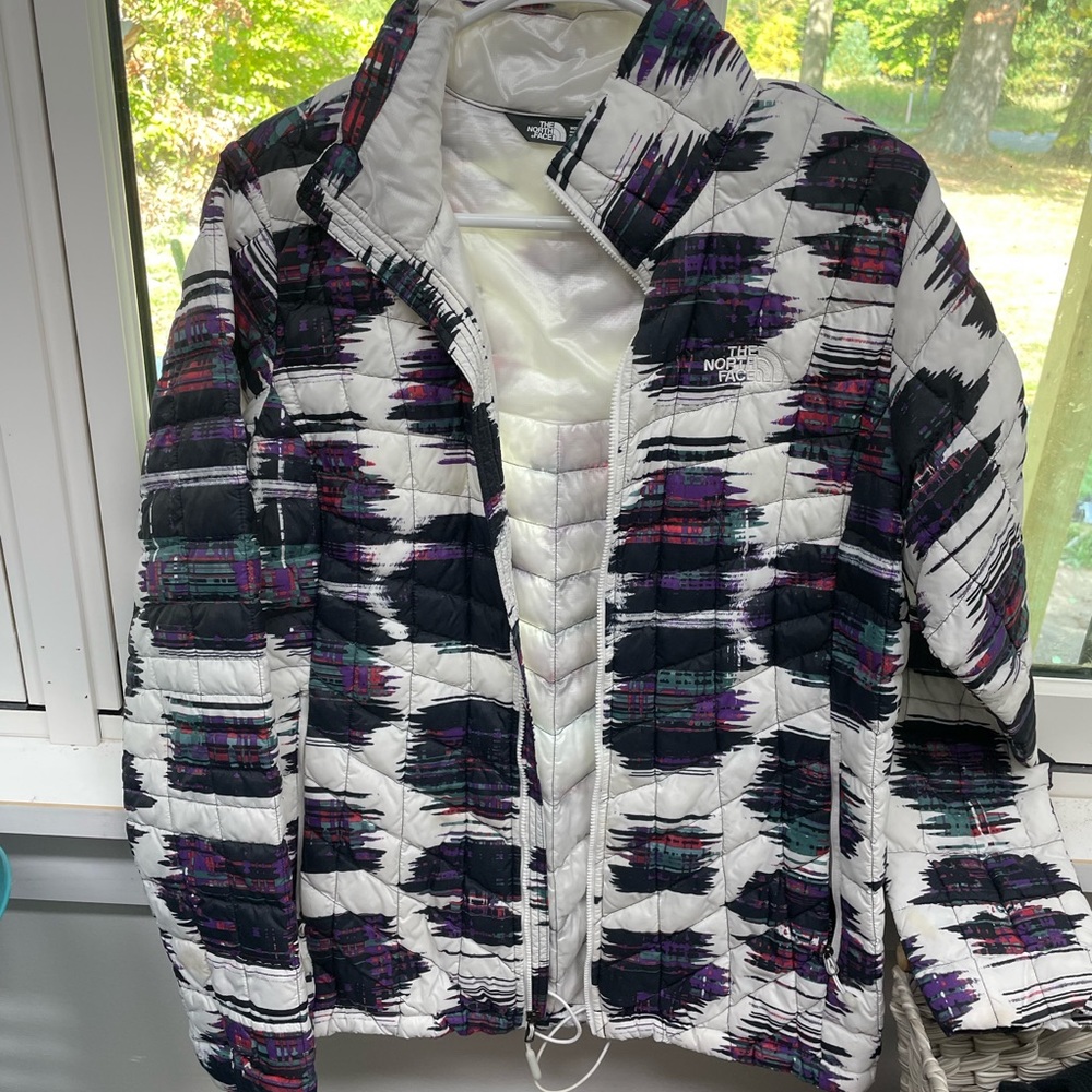 Women’s North Face thermoball jacket. Size medium